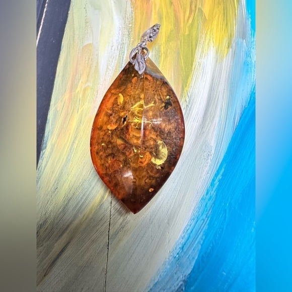 LARGE AMBER PENDANT DANGLE AMBER WITH BITS OF FLORA GREEN GLOW 5487 Y - Picture 5 of 11